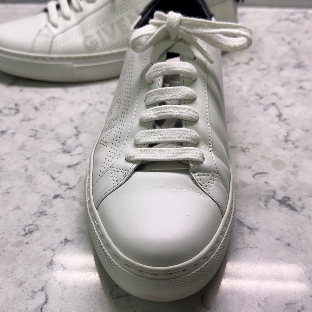 Givenchy Women’s Perforated Urban Street CLassic Calf Leather White SZ 7 🔥🔥🔥 - Picture 2 of 12